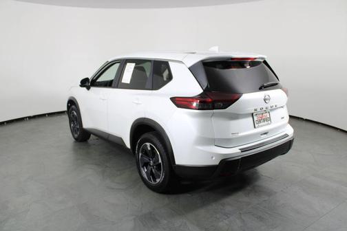 Everest White Pearl 2024 Nissan Rogue SV