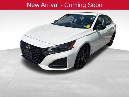 Pearl White Tricoat 2024 Nissan Altima SR FWD