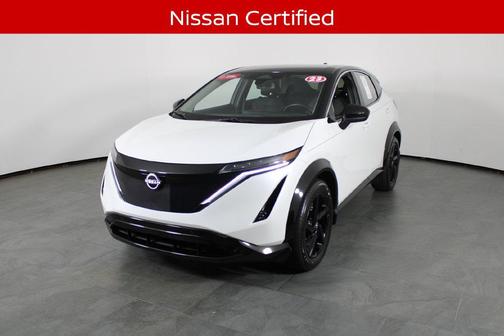 Everest White Pearl Tricoat/Black Diamond Pearl 2023 Nissan ARIYA ENGAGE