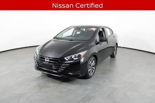Super Black 2025 Nissan Versa 1.6 SV