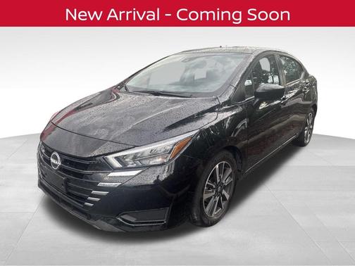 Super Black 2025 Nissan Versa 1.6 SV