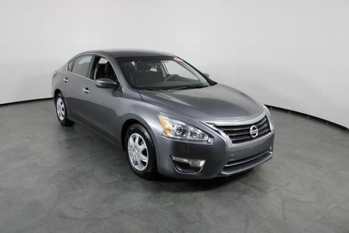 Gun Metallic 2015 Nissan Altima 2.5 S