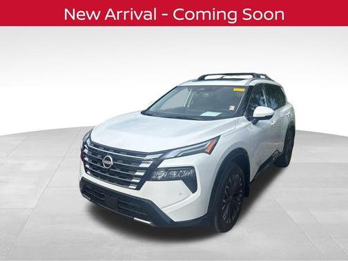 Everest White Pearl Tricoat 2026 Nissan Rogue Platinum