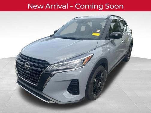 Boulder Gray Pearl 2022 Nissan Kicks SR