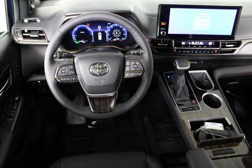 2025 Toyota Sienna Platinum 7 Passenger