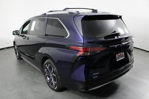 2025 Toyota Sienna Platinum 7 Passenger