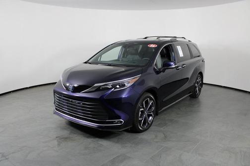 2025 Toyota Sienna Platinum 7 Passenger