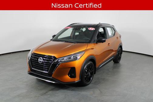 Monarch Orange Metallic/Super Black 2022 Nissan Kicks SR