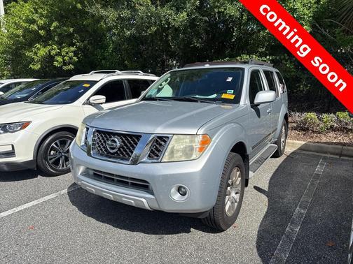 2011 Nissan Pathfinder LE