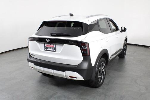 Aspen White Tricoat 2026 Nissan Kicks SV