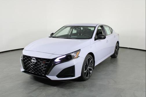 2025 Nissan Altima SR FWD