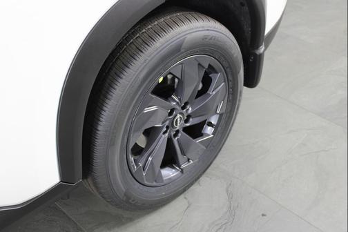 Everest White Pearl Tricoat 2026 Nissan Rogue SV