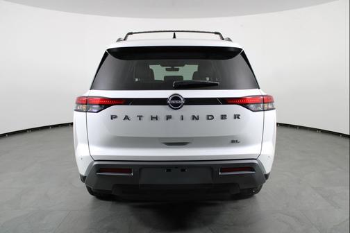 Everest White Pearl Tricoat 2026 Nissan Pathfinder SL