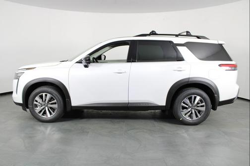 Everest White Pearl Tricoat 2026 Nissan Pathfinder SL