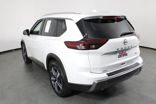 Everest White Pearl Tricoat 2026 Nissan Rogue SL