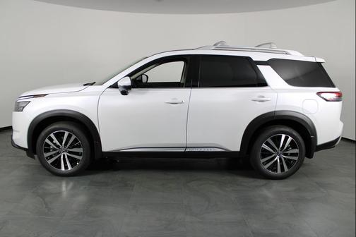 2025 Nissan Pathfinder Platinum FWD