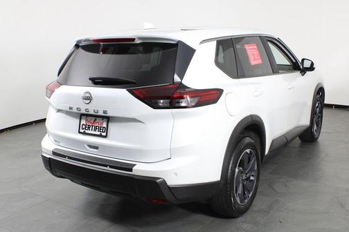 Everest White Pearl 2025 Nissan Rogue SV