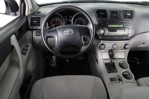 Classic Silver Metallic 2012 Toyota Highlander SE