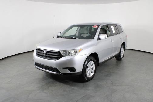 Classic Silver Metallic 2012 Toyota Highlander SE