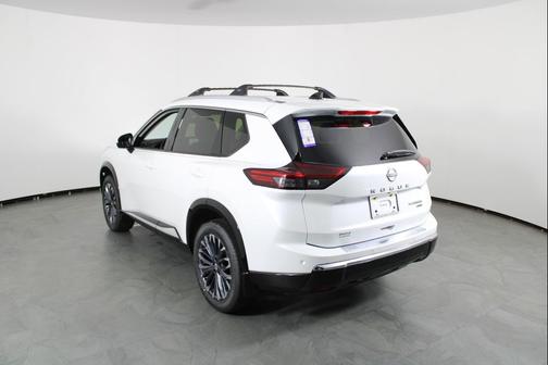 Everest White Pearl Tricoat 2026 Nissan Rogue Platinum