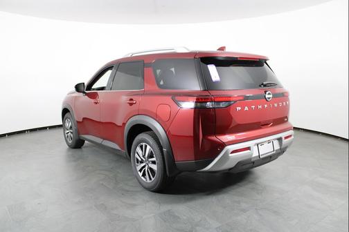 2025 Nissan Pathfinder SL FWD