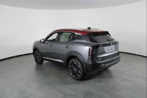 Gun Metallic/Scarlet Ember Tintcoat 2026 Nissan Kicks SR