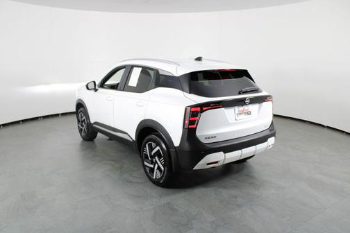 Aspen White Tricoat 2026 Nissan Kicks SV