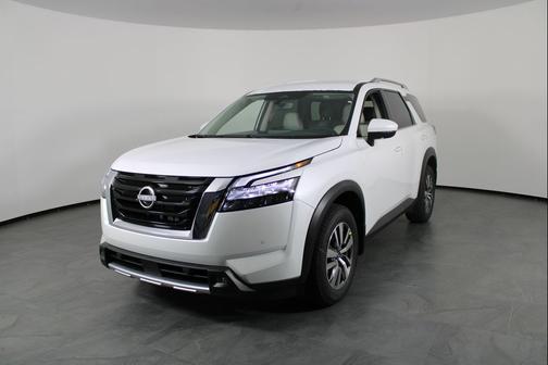2025 Nissan Pathfinder SL FWD