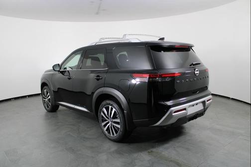 2025 Nissan Pathfinder Platinum FWD