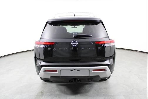 2025 Nissan Pathfinder Platinum FWD