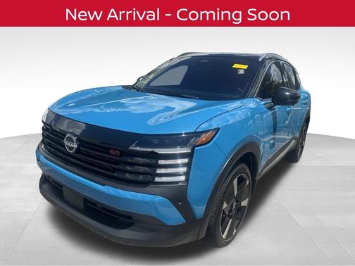 Arctic Ice Blue Metallic/Super Black 2025 Nissan Kicks SR