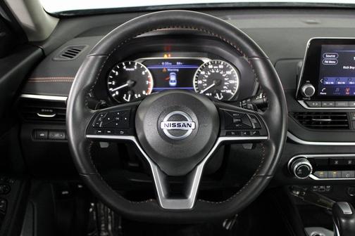 2022 Nissan Altima SR FWD