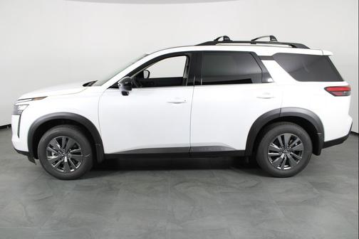 Everest White Pearl Tricoat 2026 Nissan Pathfinder SV