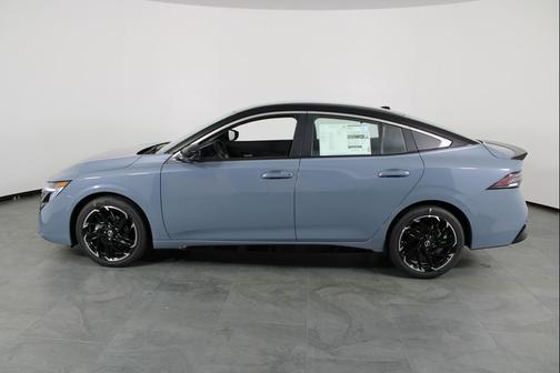 Atlantic Gray Metallic/Super Black 2026 Nissan Sentra SR