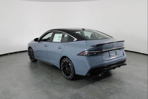 Atlantic Gray Metallic/Super Black 2026 Nissan Sentra SR