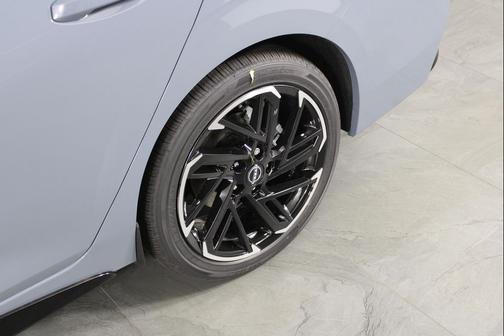 Atlantic Gray Metallic/Super Black 2026 Nissan Sentra SR