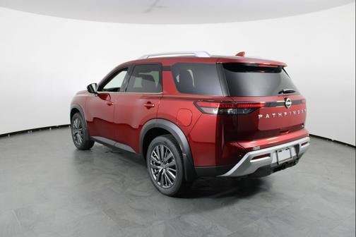 2025 Nissan Pathfinder SL FWD