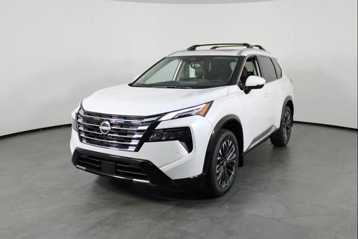 Everest White Pearl Tricoat 2026 Nissan Rogue Platinum