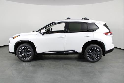Everest White Pearl Tricoat 2026 Nissan Rogue Platinum