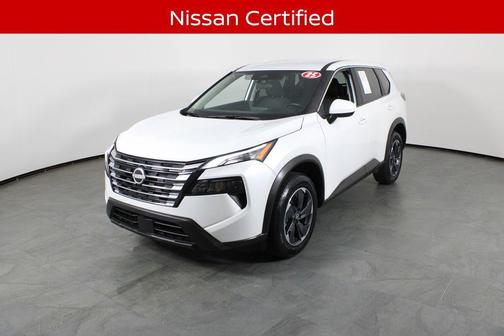 Everest White Pearl 2025 Nissan Rogue SV