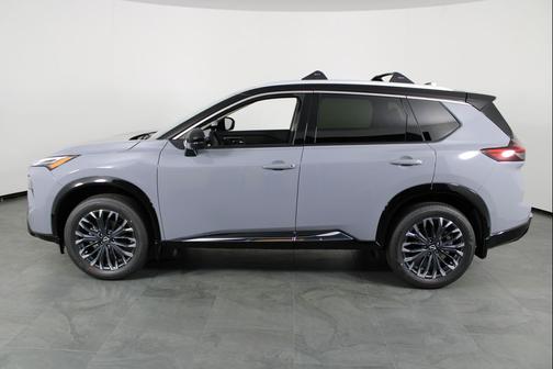 Boulder Gray Pearl/Super Black 2026 Nissan Rogue Platinum