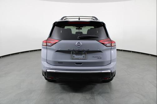 Boulder Gray Pearl/Super Black 2026 Nissan Rogue Platinum