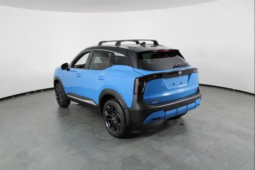 Arctic Ice Blue Metallic/Super Black 2026 Nissan Kicks SR