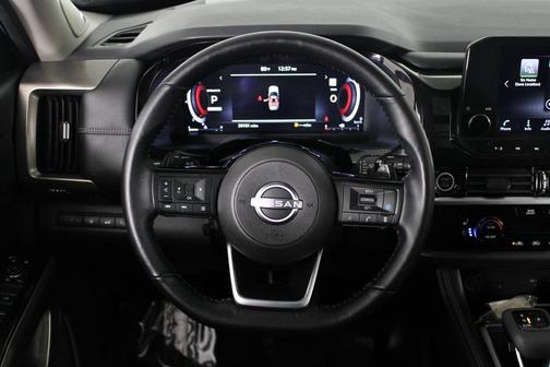 2024 Nissan Pathfinder Platinum FWD