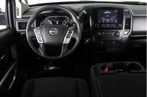 2023 Nissan Titan SV