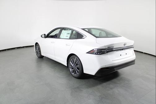 Aspen White Tricoat 2026 Nissan Sentra SL