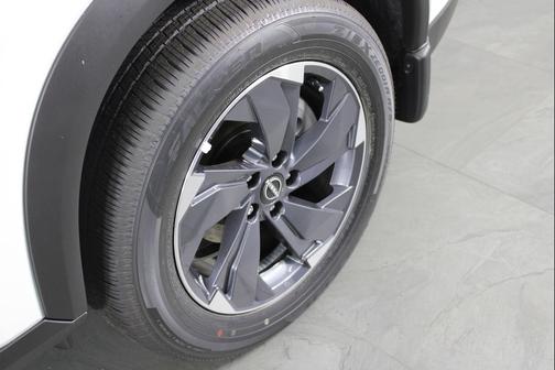 Everest White Pearl Tricoat 2026 Nissan Rogue SV