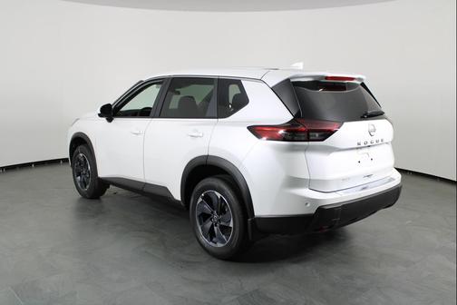 Everest White Pearl Tricoat 2026 Nissan Rogue SV