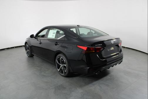 Super Black 2026 Nissan Altima SR FWD