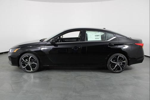 Super Black 2026 Nissan Altima SR FWD